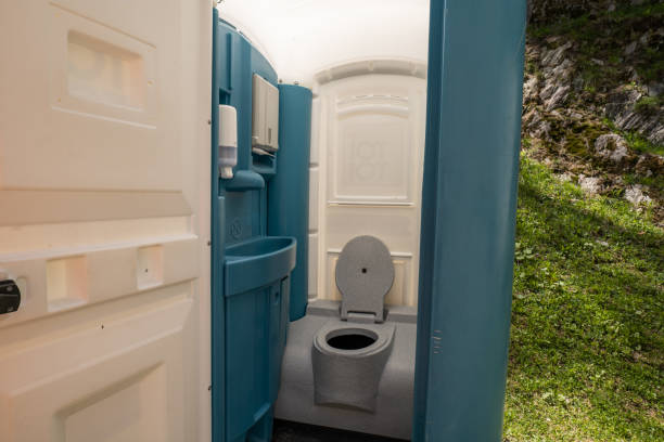 Best Luxury portable toilet rental  in Easton, CA